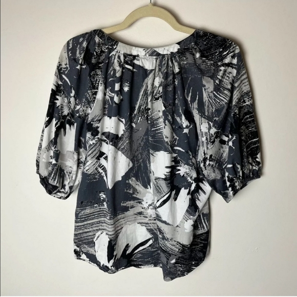 a.n.a A New Approach Women's Top Size Large Popover Blouse Short Sleeves… - Picture 3 of 4